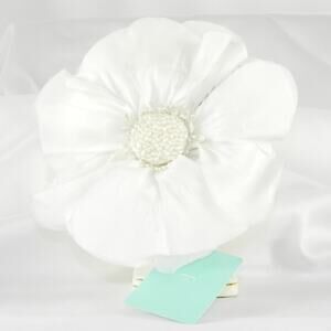 Jennifer Leigh Chloe White Hair Flower